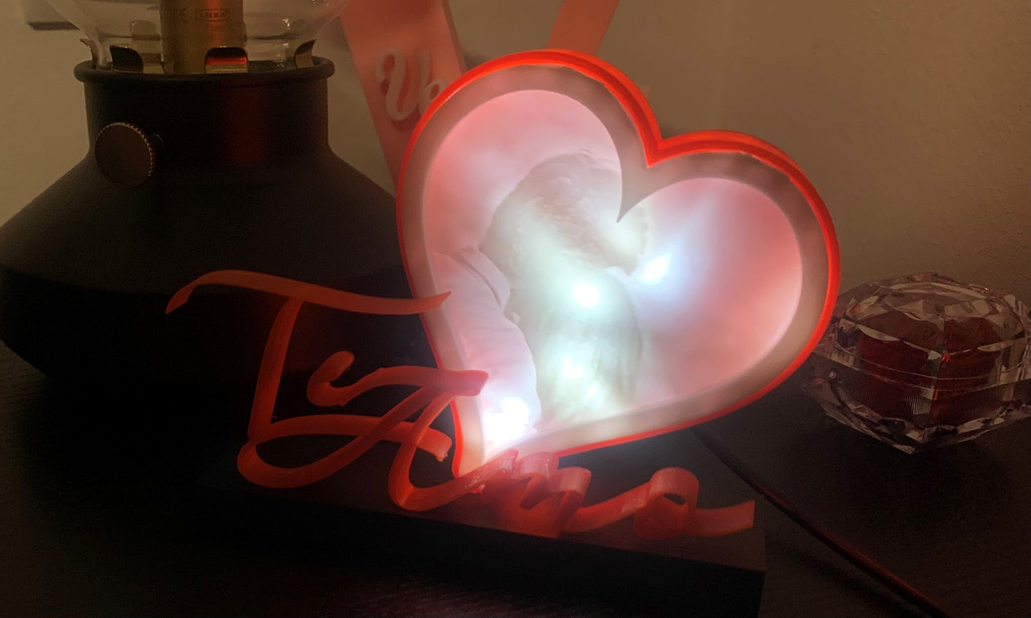 Pie con litofania personalizable iluminada y la frase Te Amo